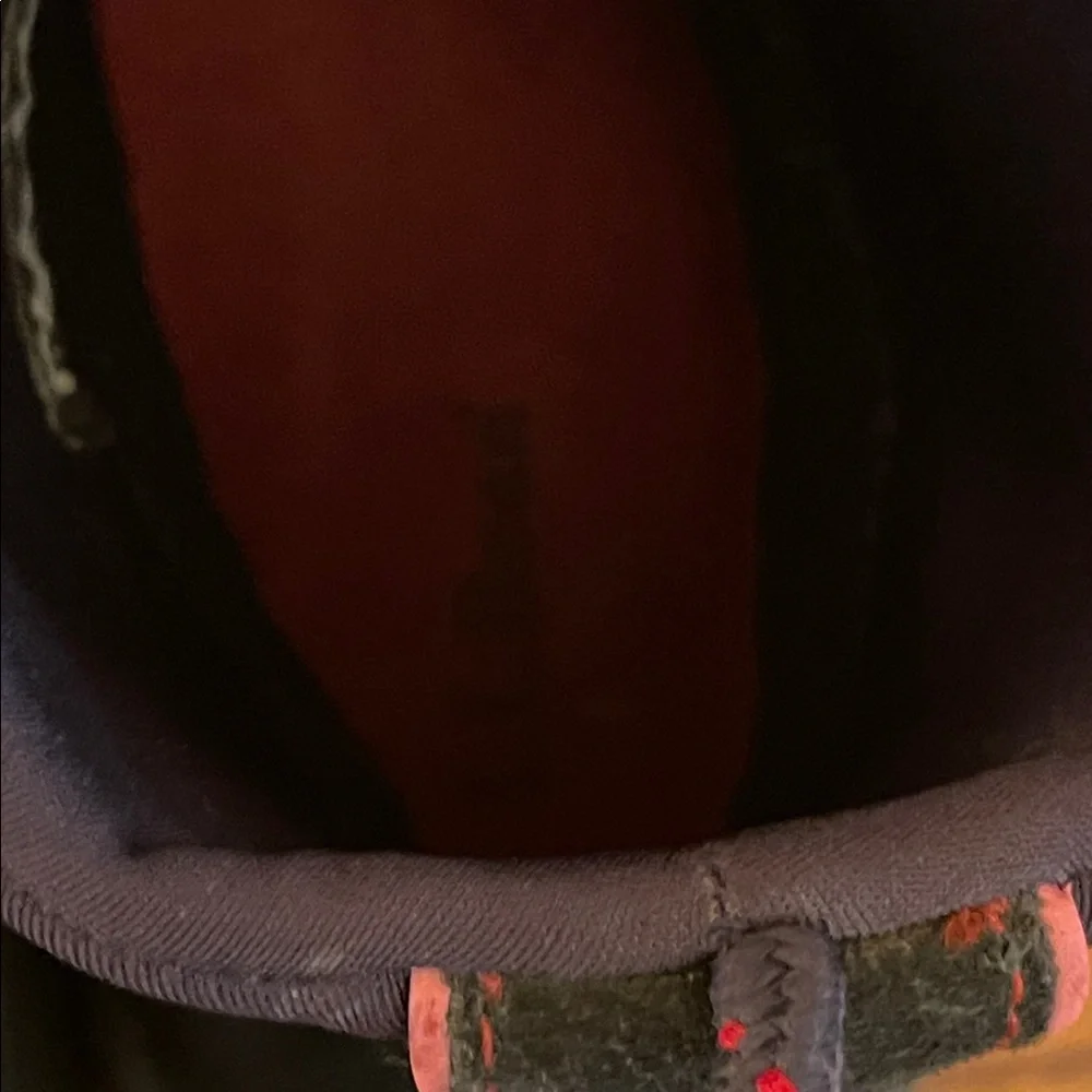 L.L. Bean 3M Thinsulate Black and Purple Winter Boots women’s size 8